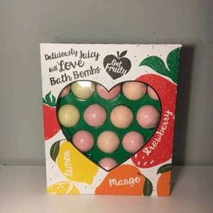 LOTS of Fruity Bathbombs